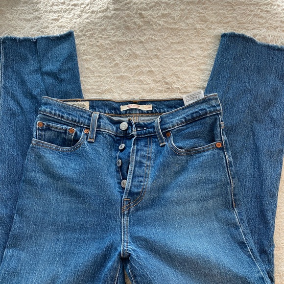 Levi’s Wedgie Straight - Picture 3 of 3
